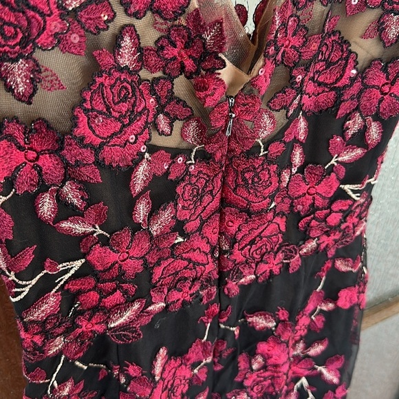 Marchesa Floral Lace Dress size 2 - Black and red - Picture 8 of 8